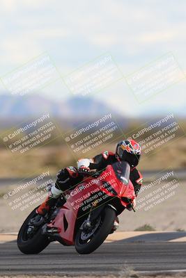 media/Nov-16-2025-Race Pace (Sun) [[8c5fa54630]]/Non Verified Riders (1st 20 Minutes)/5-Turn 15 (110pm)/